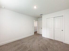 126 Kingswood Cir in Bloomingdale, GA - Building Photo - Building Photo