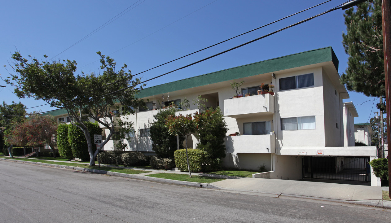 Duo Quorum Apartments in Torrance, CA - Building Photo