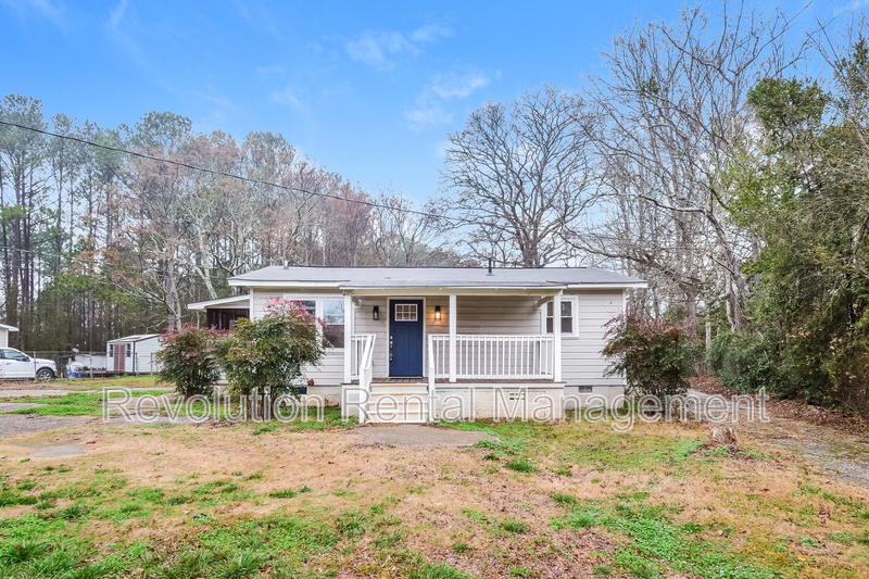 455 Westside School Rd in Newnan, GA - Building Photo