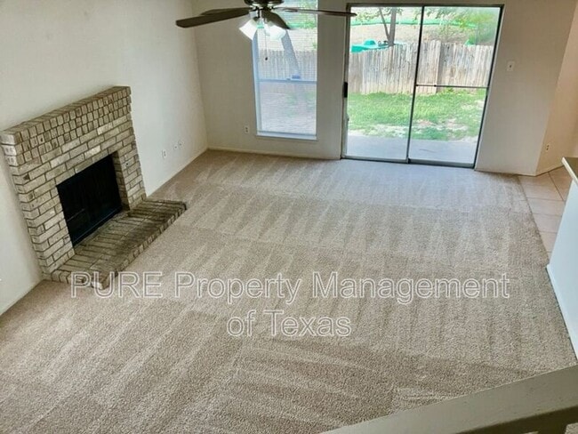 12120 Thompkins Dr in Austin, TX - Building Photo - Building Photo