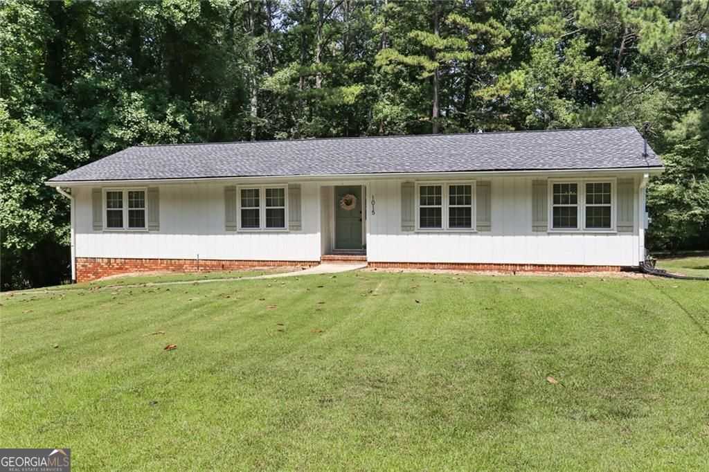 1015 Castlewood Dr in Woodstock, GA - Building Photo