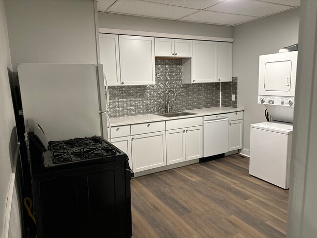 30 Pearl St, Unit 1 in Bainbridge, NY - Foto de edificio - Building Photo