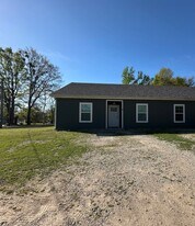 109 Cook St in Arp, TX - Building Photo