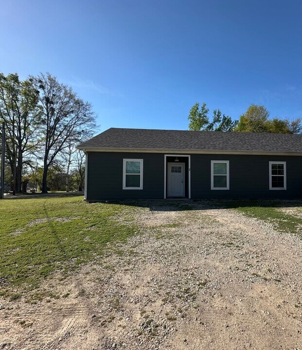 109 Cook St in Arp, TX - Building Photo