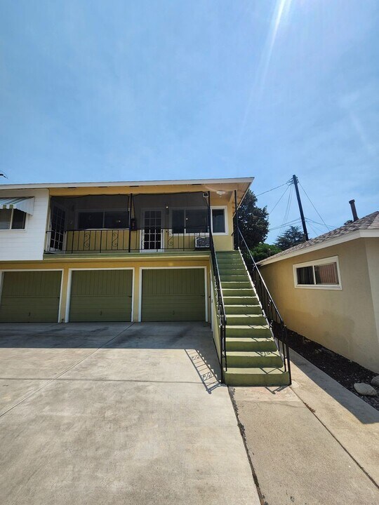 525 1/2 San Francisco Ave in Pomona, CA - Building Photo