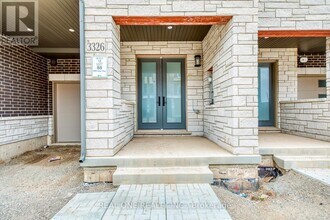 3326 Azam Wy in Oakville, ON - Building Photo - Building Photo