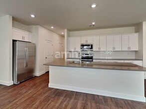 831 Longwood Gdns St in Las Vegas, NV - Building Photo - Building Photo