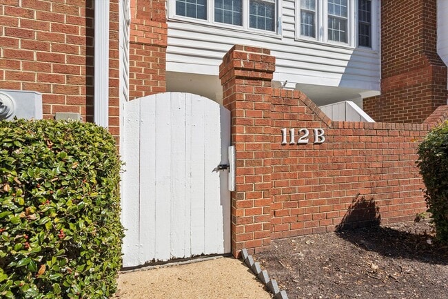 112 Chippenham Dr in Yorktown, VA - Building Photo - Building Photo