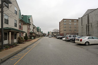 Genesis Square Townhouses in Philadelphia, PA - Building Photo - Building Photo