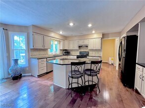 5825 Nicholson Dr in Hudson, OH - Building Photo - Building Photo