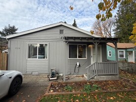 226 NE 92nd St in Seattle, WA - Building Photo