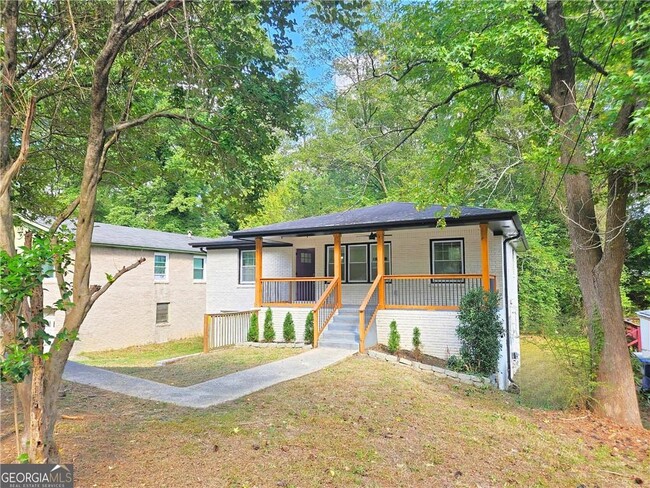 495 Woods Dr NW in Atlanta, GA - Building Photo - Building Photo