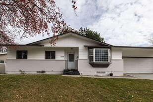 1310 Crescent Ave in Idaho Falls, ID - Building Photo