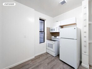 12 W 103rd St in New York, NY - Building Photo - Building Photo