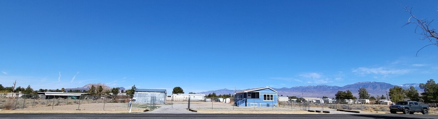 1270 W Irons St in Pahrump, NV - Building Photo