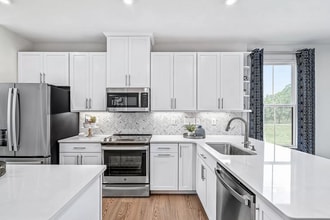 3711 S Tryon St in Charlotte, NC - Building Photo - Building Photo