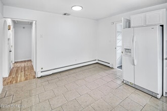 46 Amboy Rd in Matawan, NJ - Building Photo - Building Photo