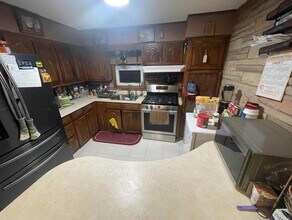 154 Humphrey Ave in Bayonne, NJ - Building Photo - Building Photo