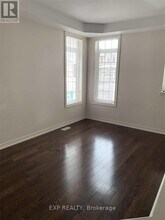 10 Dufay Rd in Brampton, ON - Building Photo - Building Photo