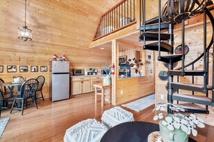 102 Tahoma Pl in Ashford, WA - Building Photo