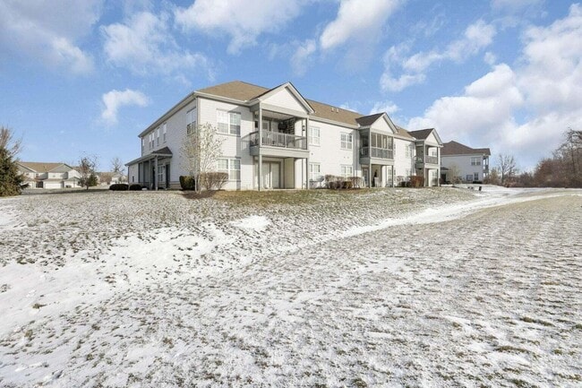 550 Redwood Ln in Lewis Center, OH - Building Photo - Building Photo