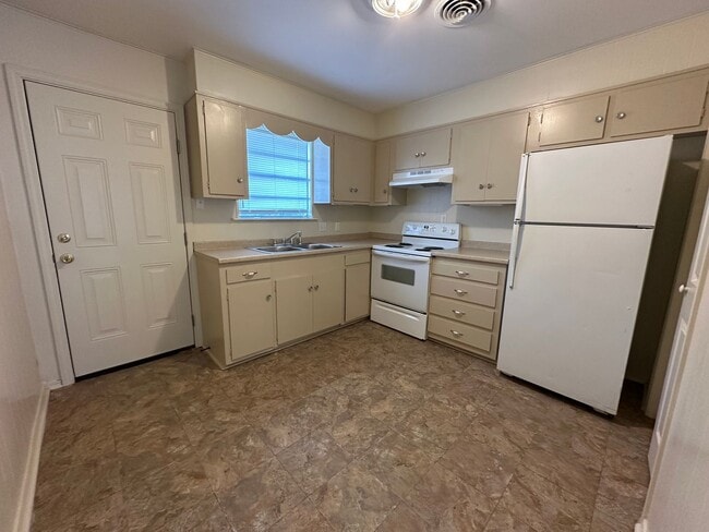 1815 S Erie Ave in Russellville, AR - Building Photo - Building Photo