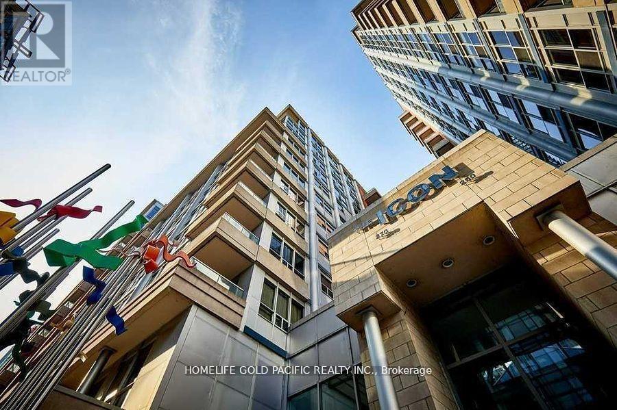 270-270 Wellington St W in Toronto, ON - Building Photo