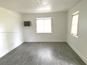 1184 NE 112th St, Unit North in Miami, FL - Building Photo - Building Photo