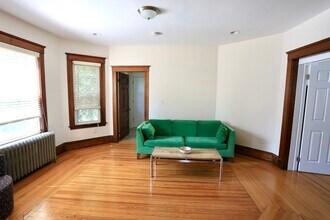 108 Columbia St, Unit 1B in Cambridge, MA - Foto de edificio - Building Photo