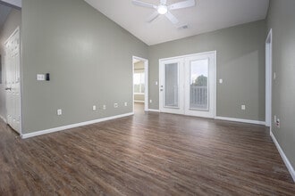 The Edge at Norman Condos in Norman, OK - Foto de edificio - Building Photo