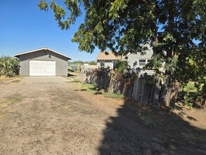 6976 22nd Ave in Lemoore, CA - Building Photo - Building Photo