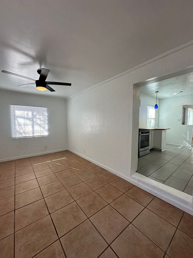 2424 La Veta Dr in Albuquerque, NM - Building Photo - Building Photo
