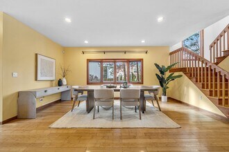 16 Carthay Cir in Newton, MA - Building Photo - Building Photo