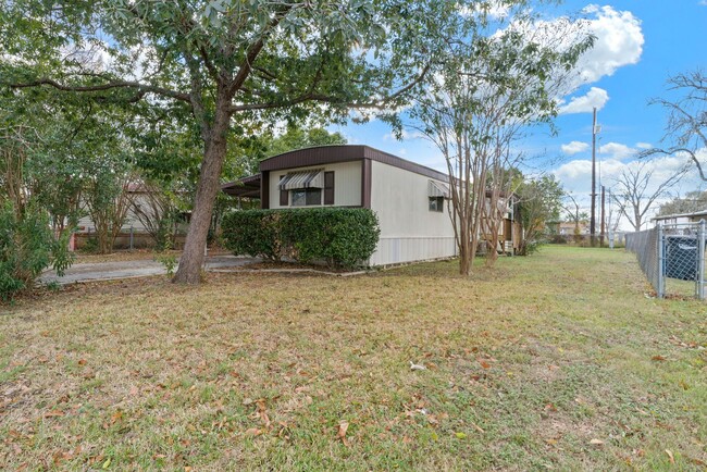 1506 Honeysuckle Ln in New Braunfels, TX - Building Photo - Building Photo