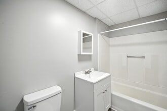1370 Worcester St in Springfield, MA - Foto de edificio - Building Photo