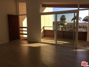 22041 Pacific Coast Hwy-Unit -4 in Malibu, CA - Building Photo - Building Photo