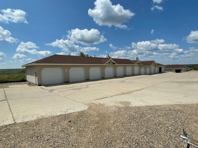 600 E Division St in Kenmare, ND - Building Photo