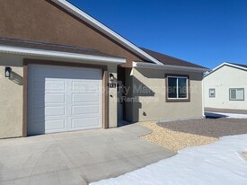 511 Crestone Ave in Alamosa, CO - Building Photo
