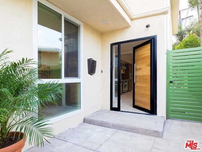 719 S Westgate Ave in Los Angeles, CA - Building Photo - Building Photo