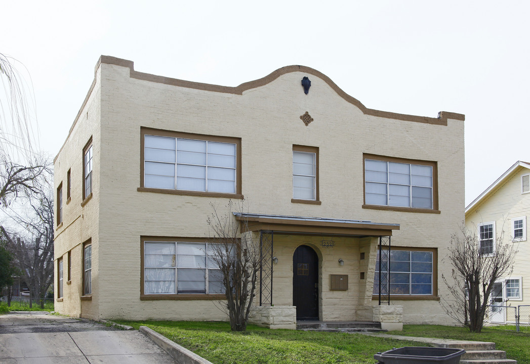 252 Natalen Ave in San Antonio, TX - Building Photo