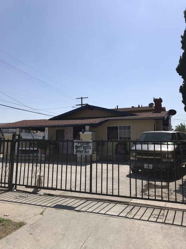 5305 S Hoover in Los Angeles, CA - Building Photo - Building Photo