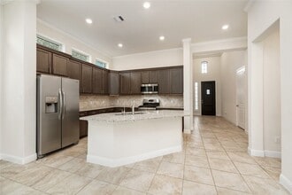 7438 Bethpage Ln in Spring, TX - Foto de edificio - Building Photo