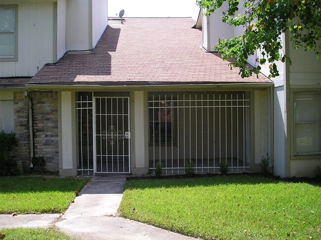 property at 5810 Twisted Pine Ct