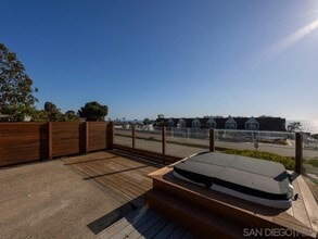 721 Camino Del Mar in Del Mar, CA - Building Photo - Building Photo