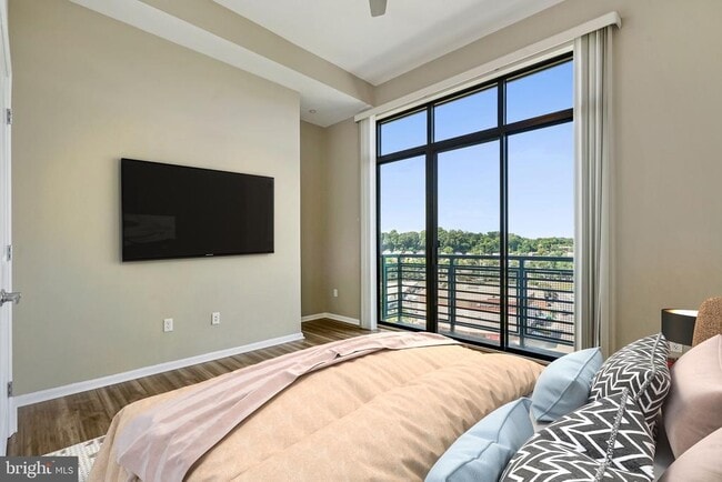 2720 S Arlington Mill Dr in Arlington, VA - Building Photo - Building Photo