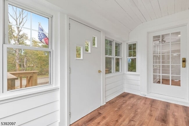 20 Riverside Ave in Warren, NJ - Building Photo - Building Photo