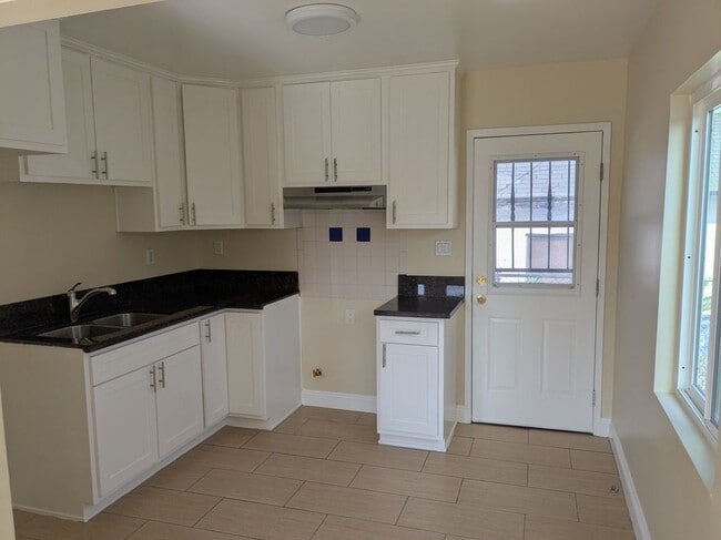 5904 1/2 Muller Street in Bell Gardens, CA - Building Photo - Building Photo