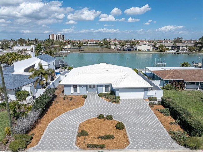 7 Island Dr in Treasure Island, FL - Building Photo - Building Photo