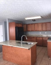 194 Lake Dr in Doraville, GA - Foto de edificio - Building Photo