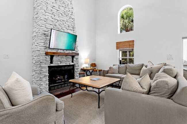 4639 Paradise Isles in Destin, FL - Building Photo - Building Photo